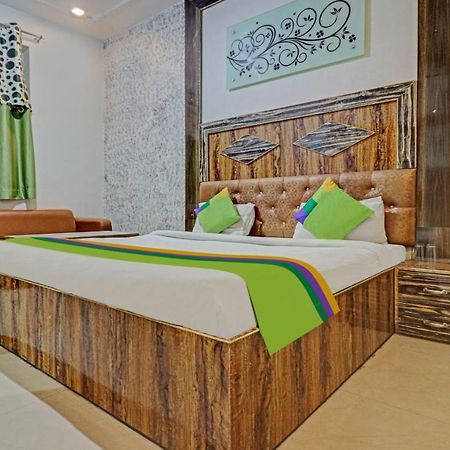 Treebo Trend Radha Palace Матура Екстериор снимка