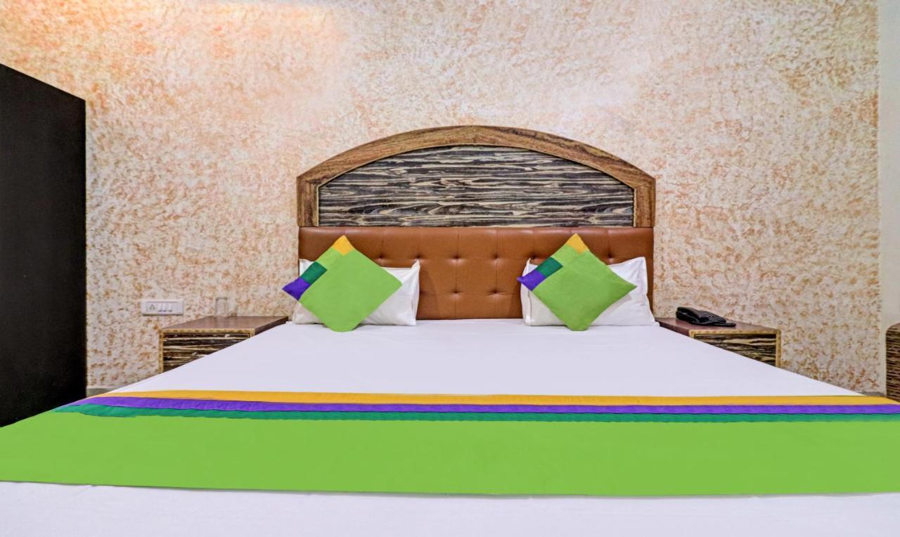 Treebo Trend Radha Palace Матура Екстериор снимка