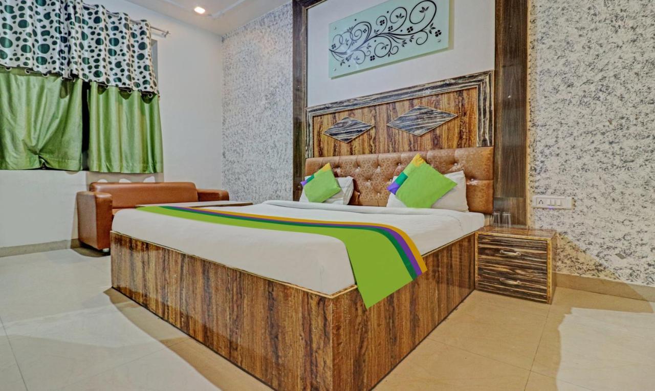 Treebo Trend Radha Palace Матура Екстериор снимка