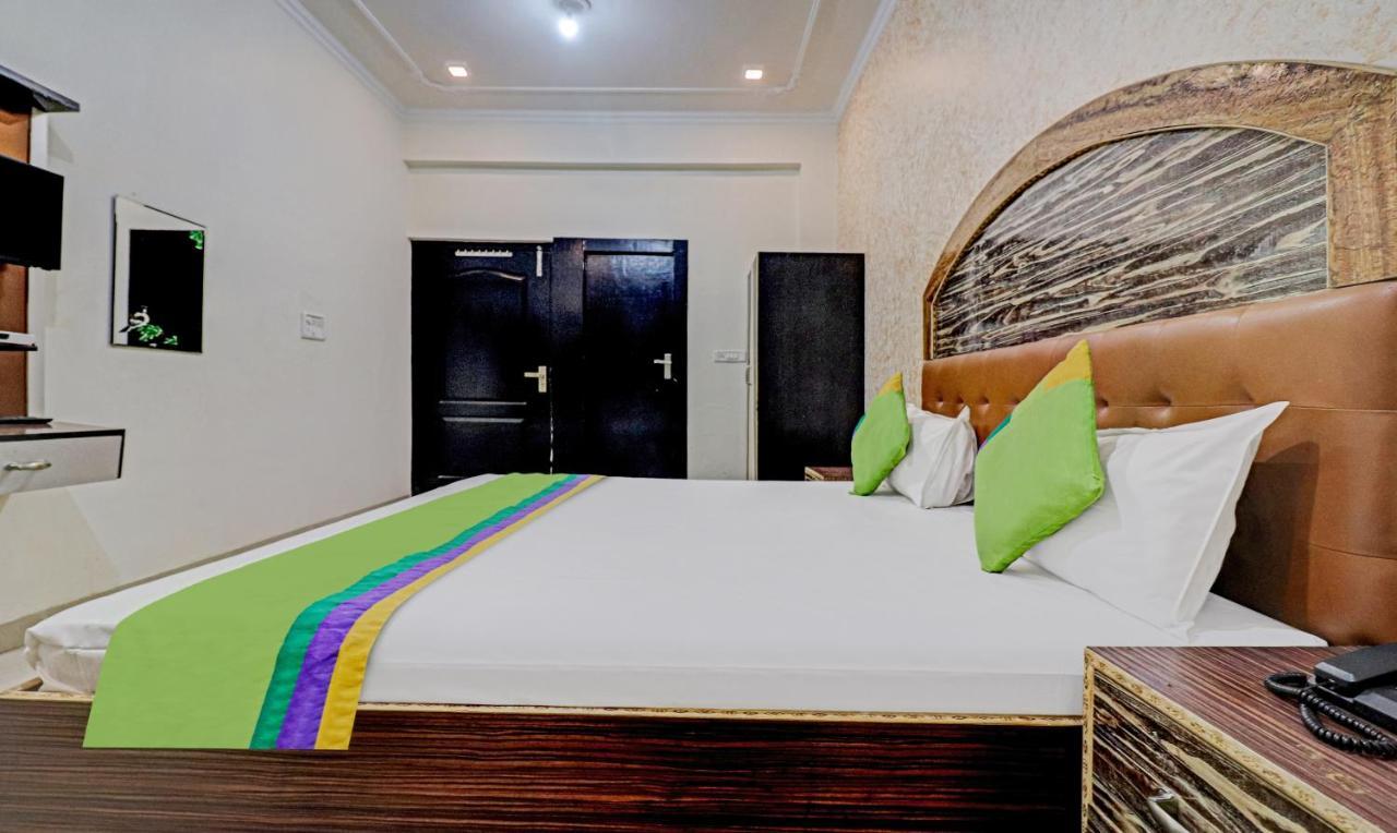 Treebo Trend Radha Palace Матура Екстериор снимка
