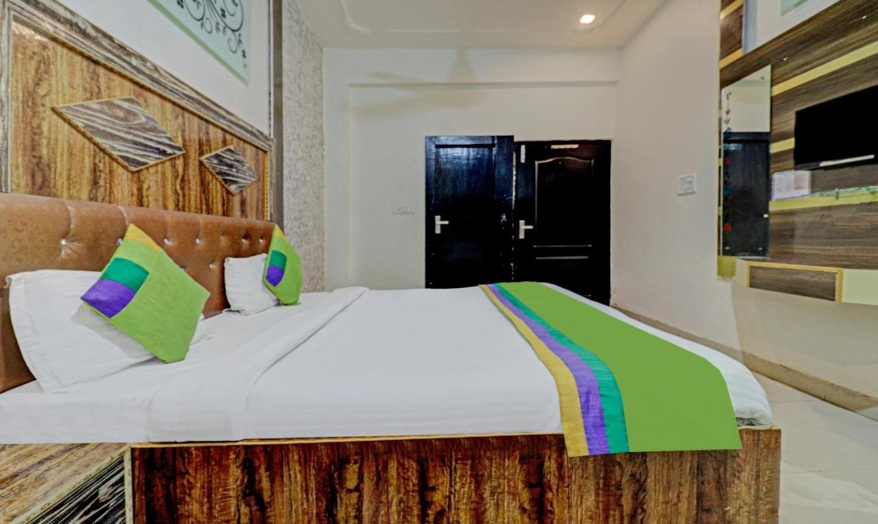 Treebo Trend Radha Palace Матура Екстериор снимка