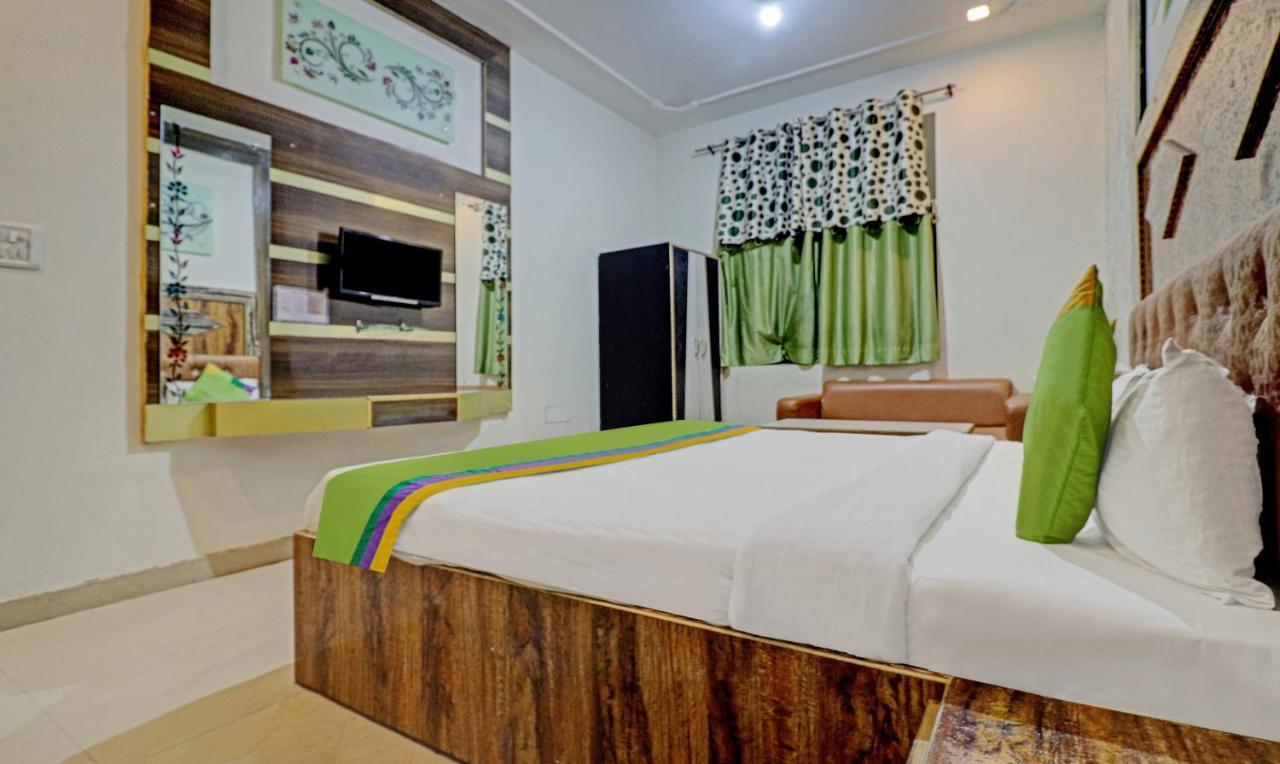 Treebo Trend Radha Palace Матура Екстериор снимка