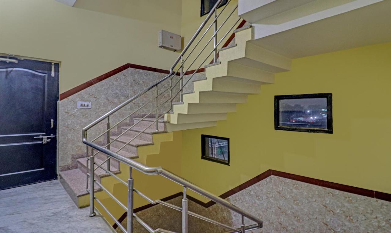 Treebo Trend Radha Palace Матура Екстериор снимка