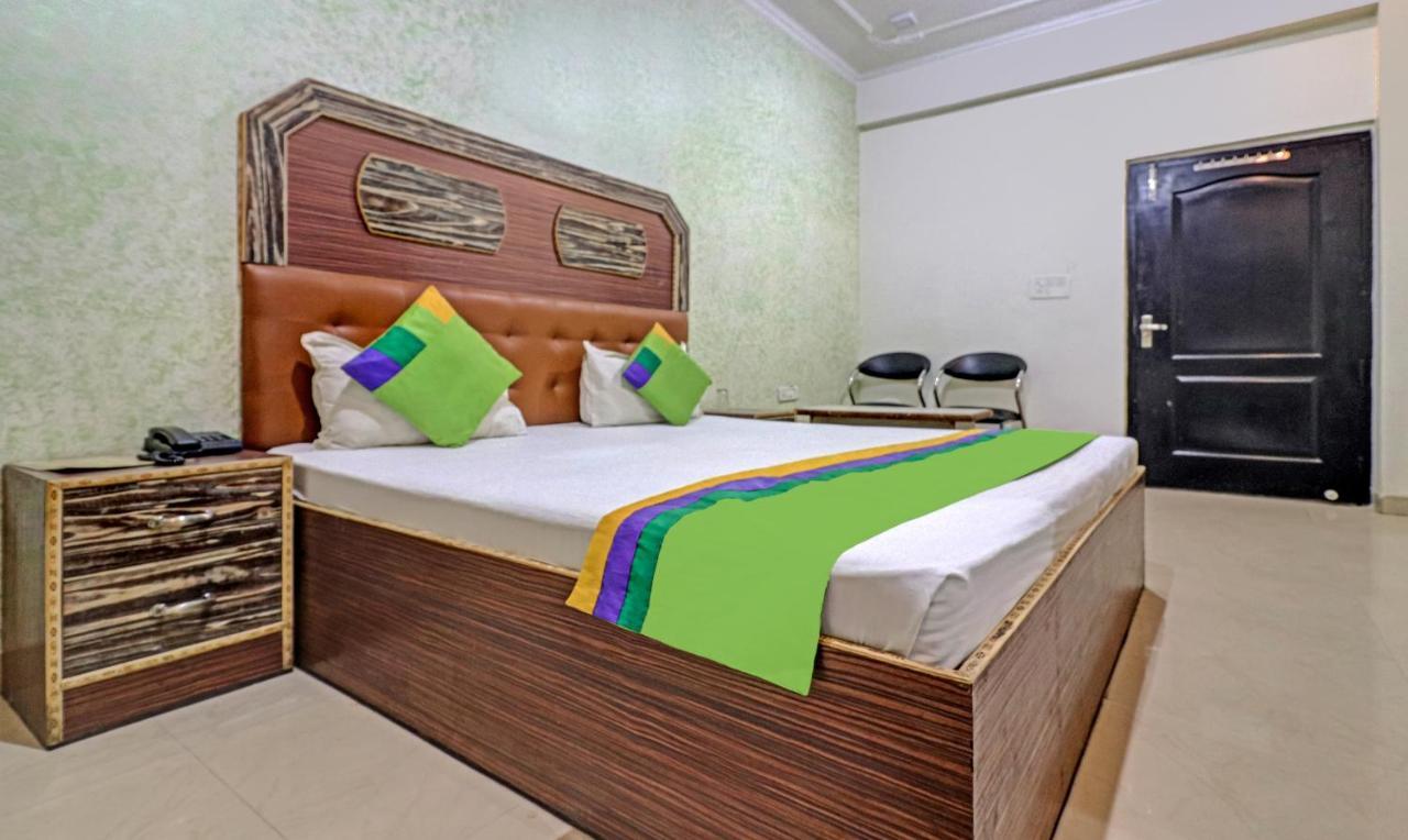 Treebo Trend Radha Palace Матура Екстериор снимка