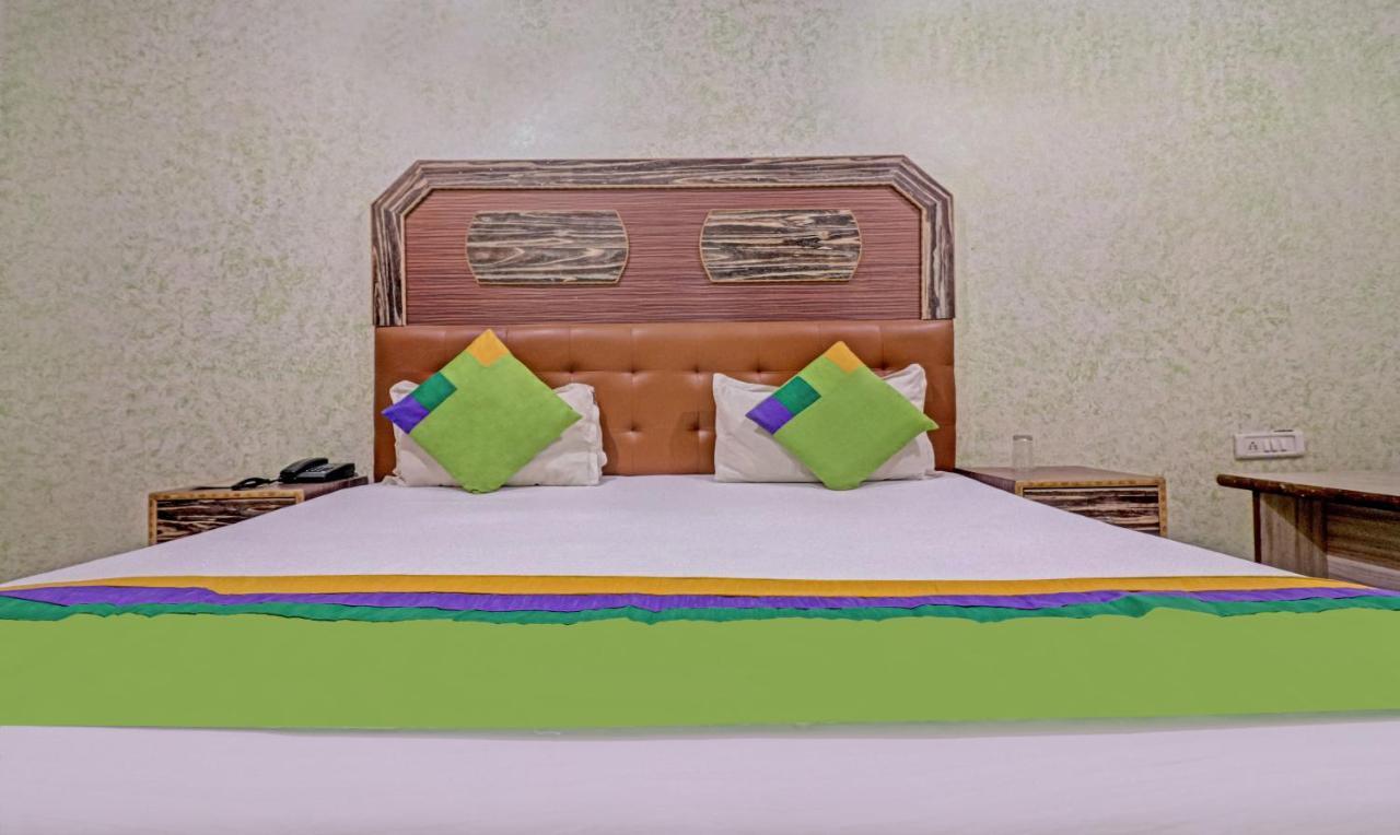 Treebo Trend Radha Palace Матура Екстериор снимка